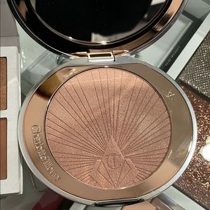 Charlotte Tilbury Hollywood Superstar Glow highlighter